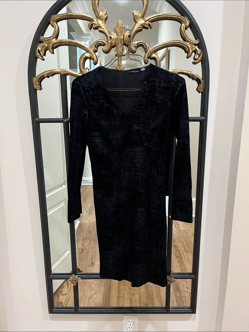 T Tahari Black Velvet Long Sleeve V-Neck Sheath Dress